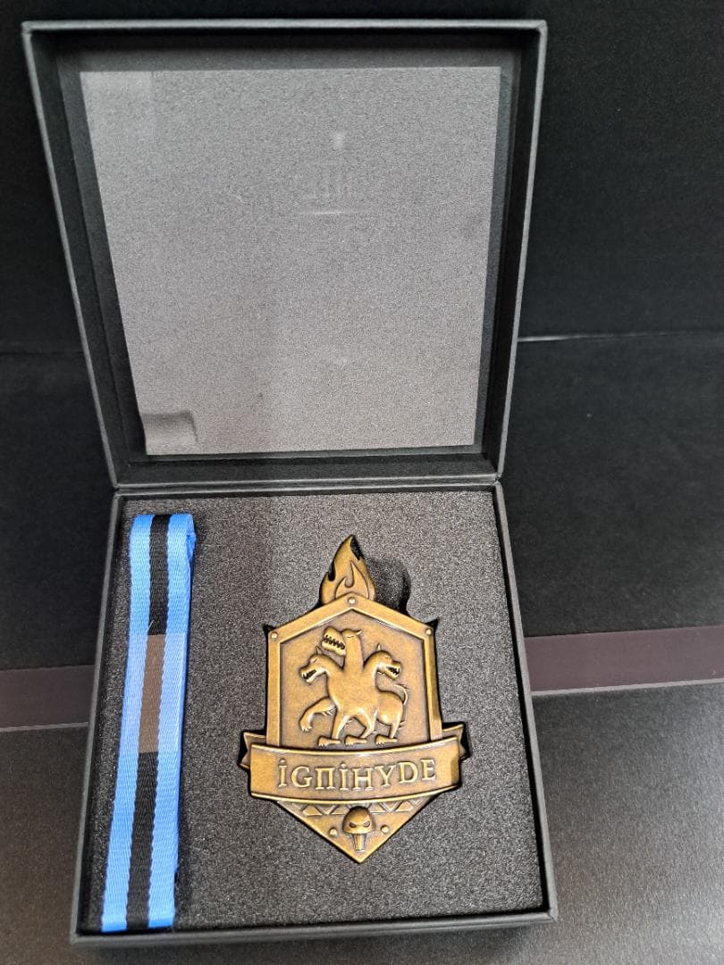 ツイステッドワンダーランド　イグニハイド　腕章　レプリカ　アニプレックス