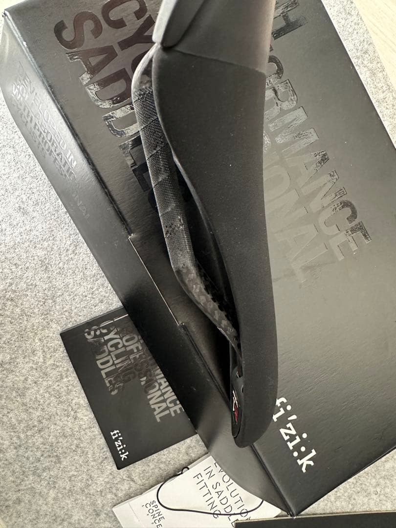 fizik ALIANTE フィジーク　アリアンテ R1 カーボン　サドル