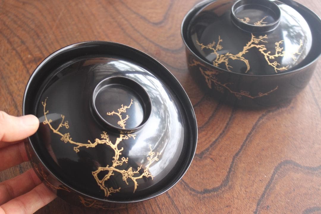 時代逸品！端正な時代黒漆に極上梅蒔絵の映える煮物椀2点（検懐石道具蒔絵椀茶道具