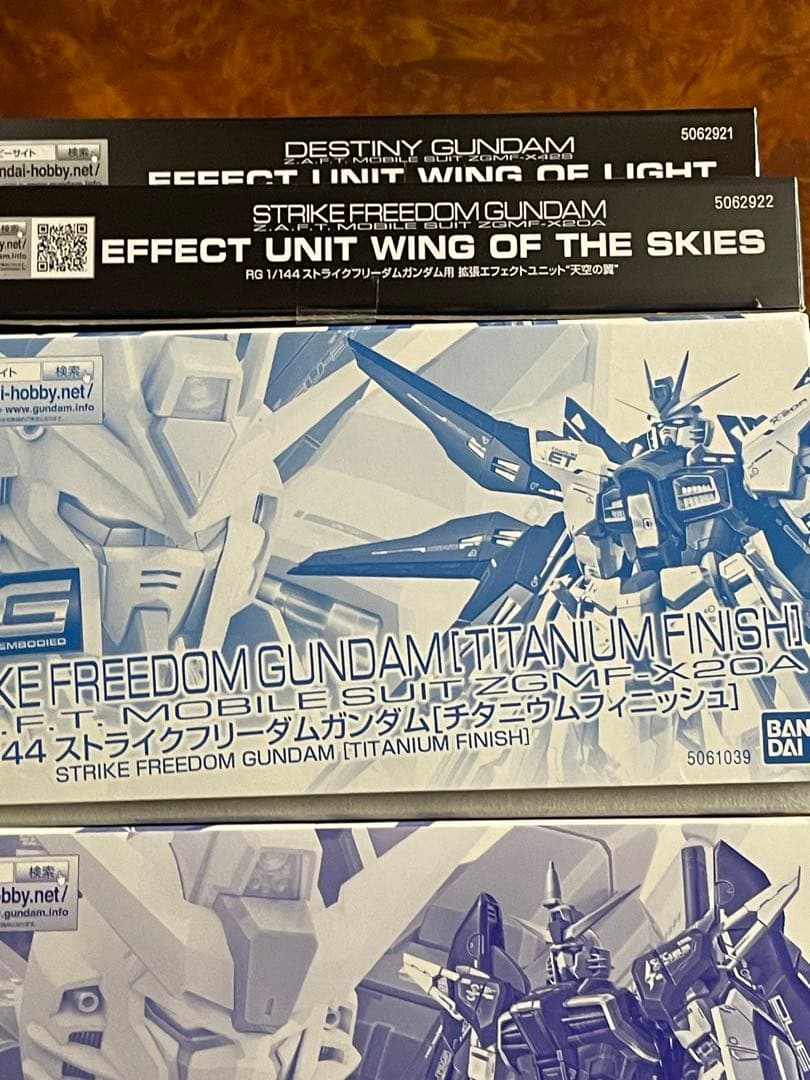 RG ストライクフリーダム&デスティニーガンダムチタニウムフィニッシュ&光翼