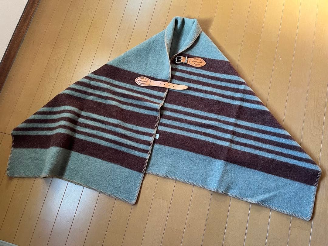 マウンテンリサーチ　ベルト付ハーフサイズブランケット ①