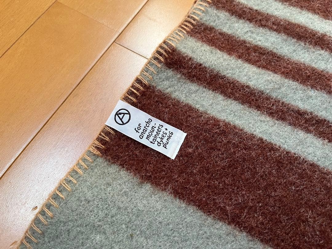 マウンテンリサーチ　ベルト付ハーフサイズブランケット ①