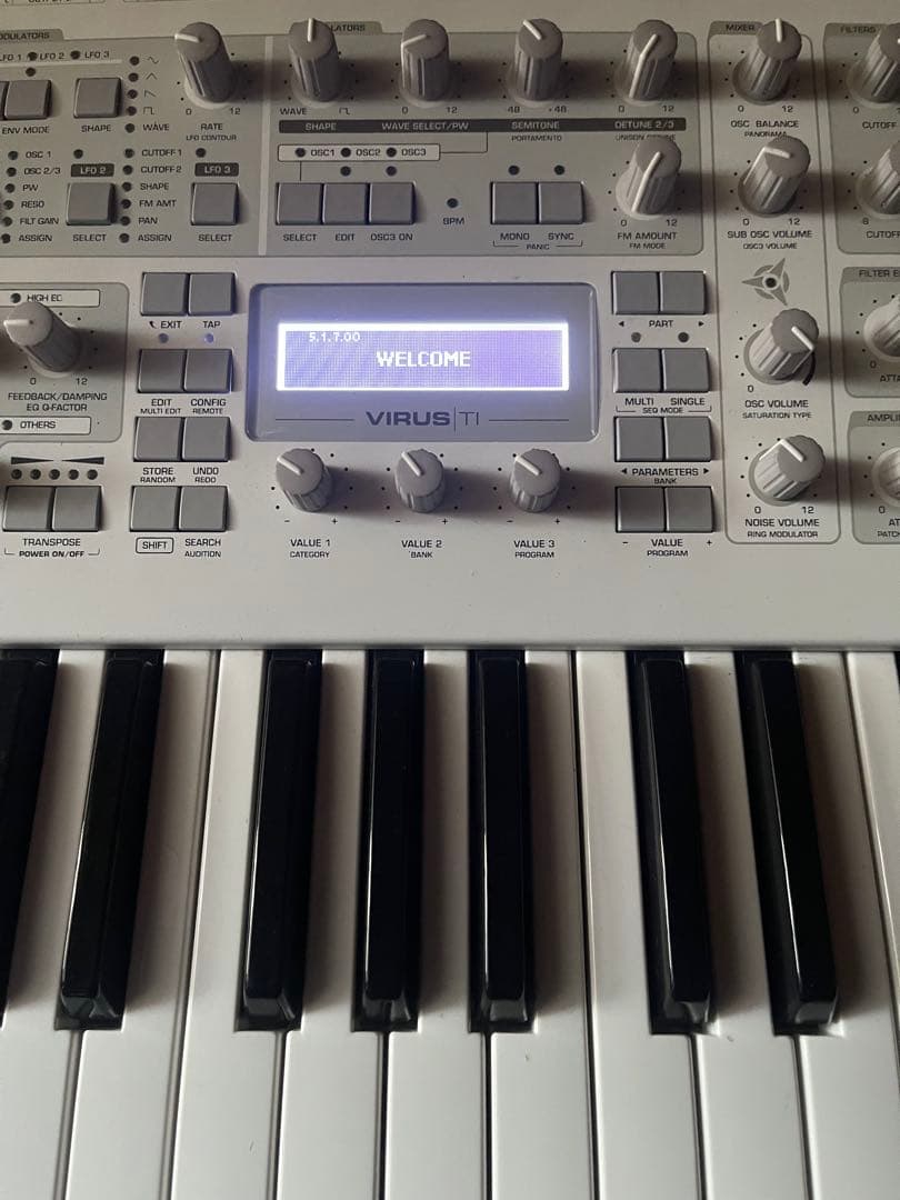 access virus TI2 Polar ハードケース付き送料込み