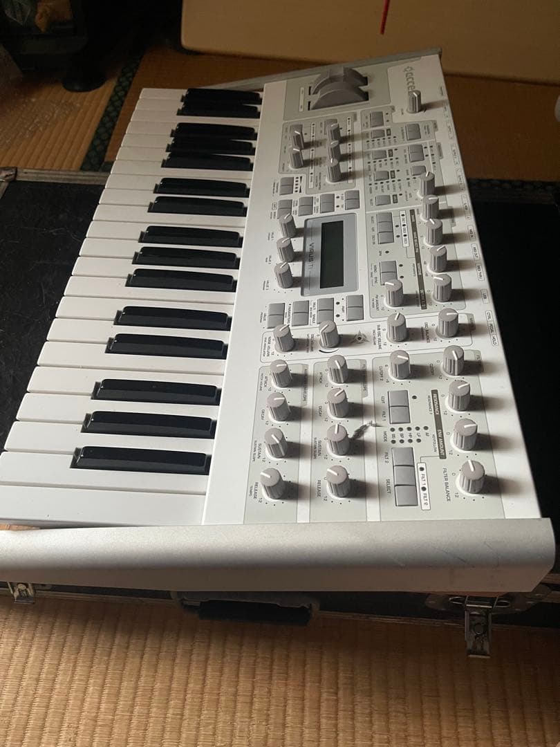 access virus TI2 Polar ハードケース付き送料込み