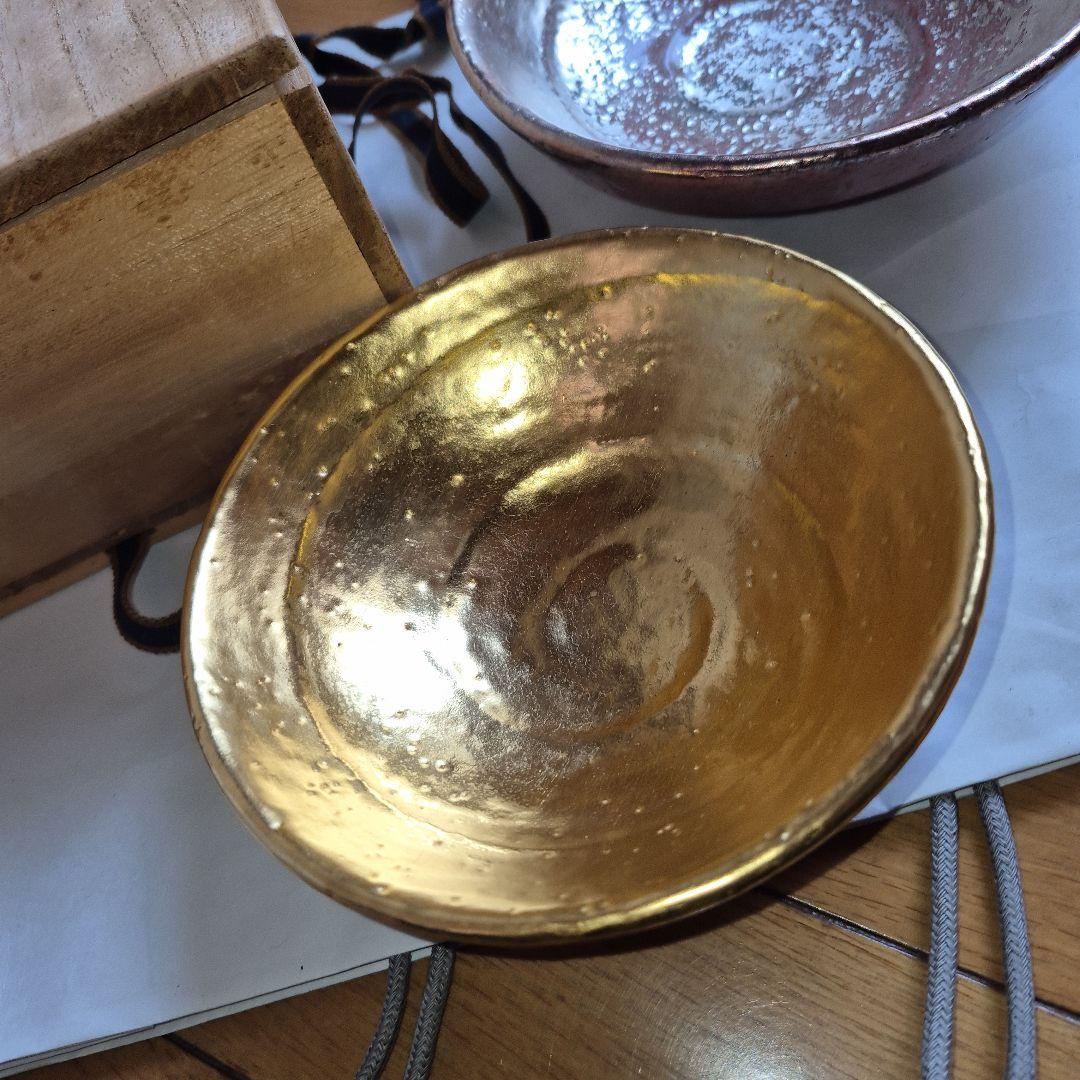 嶋台茶盌 金銀と赤色の茶碗 木製の箱付き