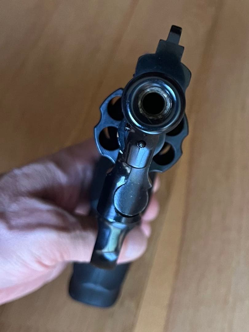 ガスガン ブラックリボルバーとホルスターとスピードローダー