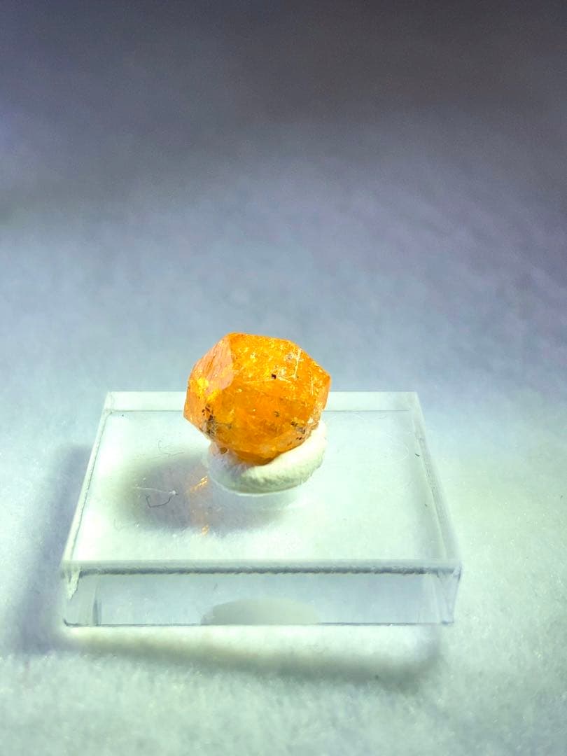 マンダリンガーネット　結晶　原石　鉱物標本　タンザニアLoliondo産　宝石質