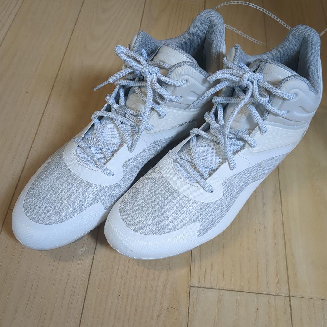 28.5cm　アメフト　スパイク　アンダーアーマー　白