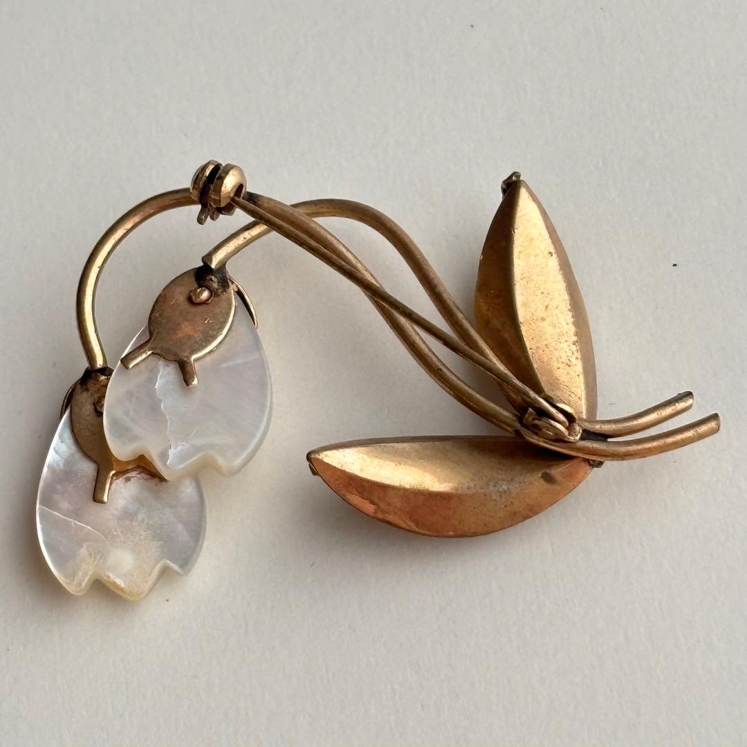 【フランス】1900年代 アンティークブローチ すずらん マザーオブパール 金色