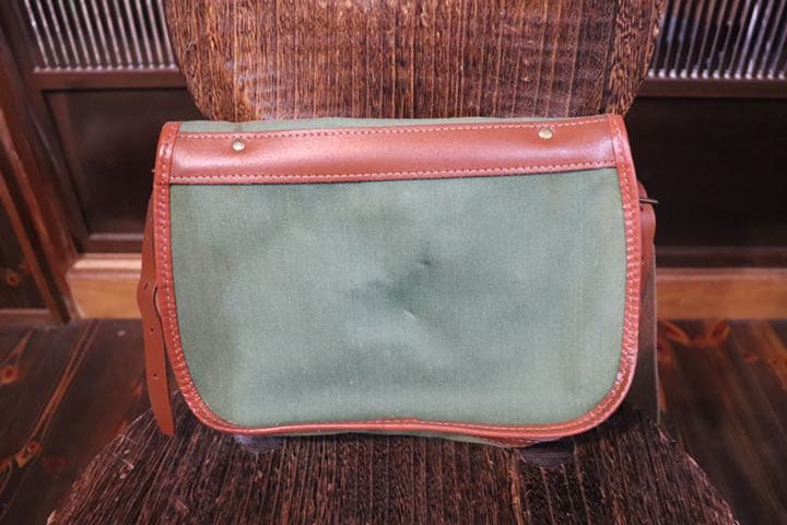 英国製女性用ショルダーバッグ