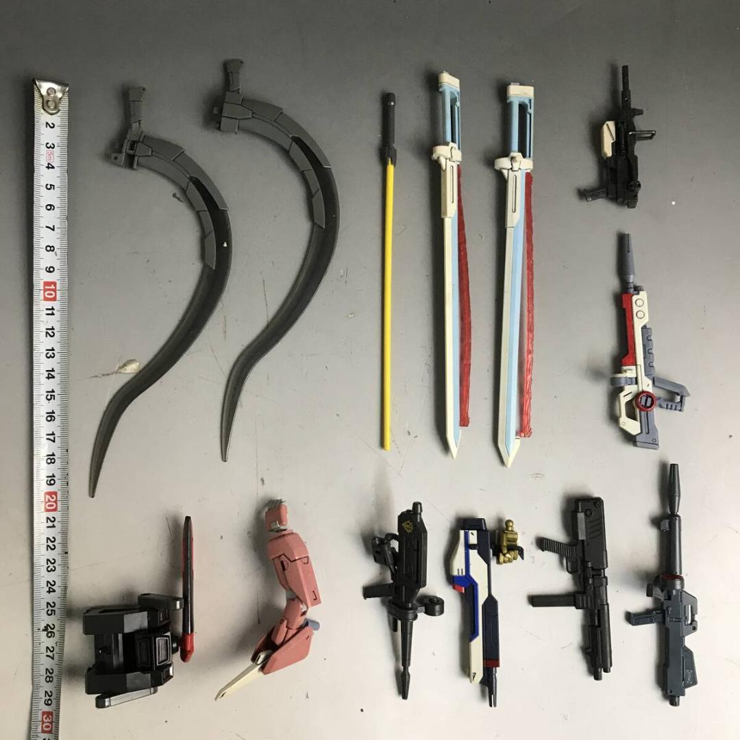 ガンプラ プラモデル 完成品 ガンダム 11体 部品 パーツ 機動戦士