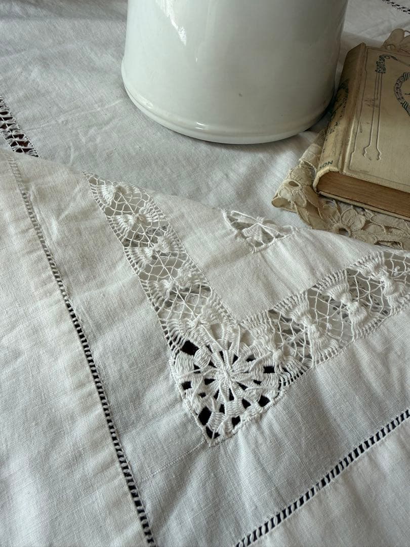 フランスアンティークஐ⋆*ホワイトドロンワーク刺繍のテーブルクロス