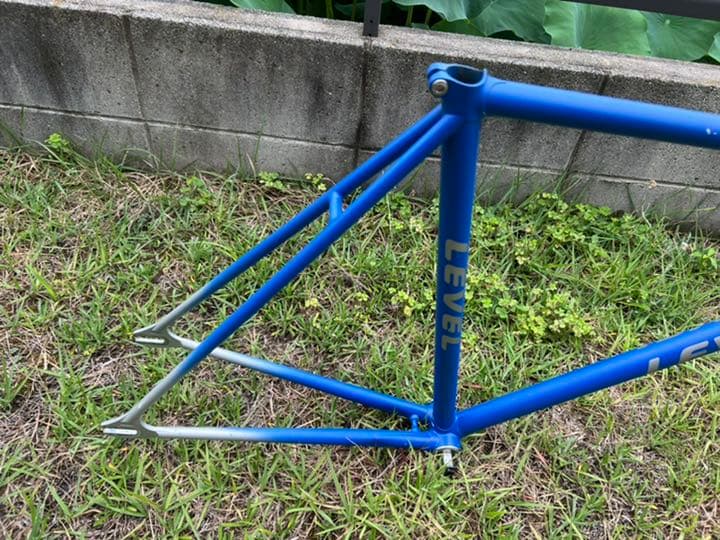 ピストフレーム