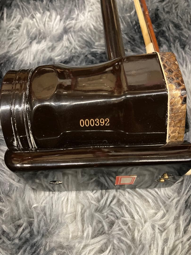 B0301)二胡★中古品★音などを確認済み★ヘビ皮　初心者用