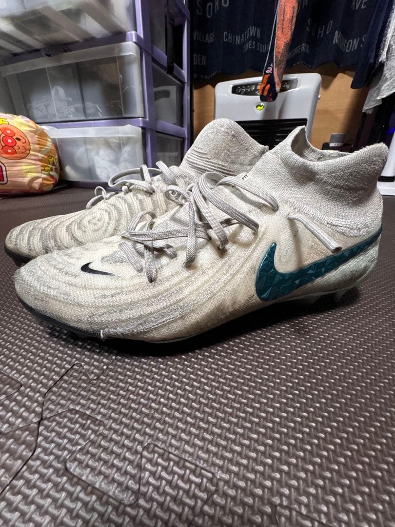 Nike サッカーシューズ ハイカット ホワイト・グレー