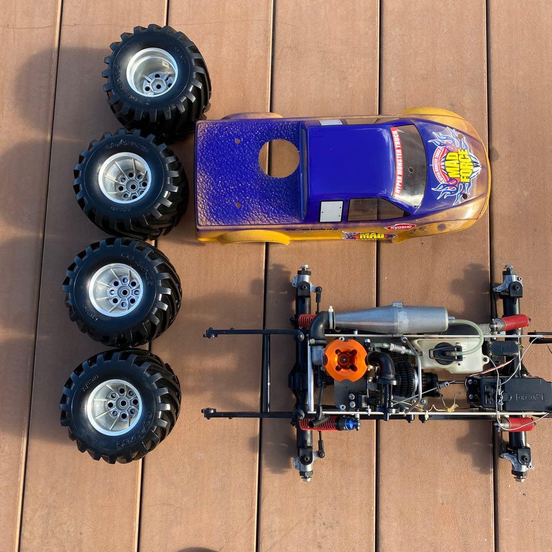 京商モンスタートラック4WDマッドフォースRCエンジン