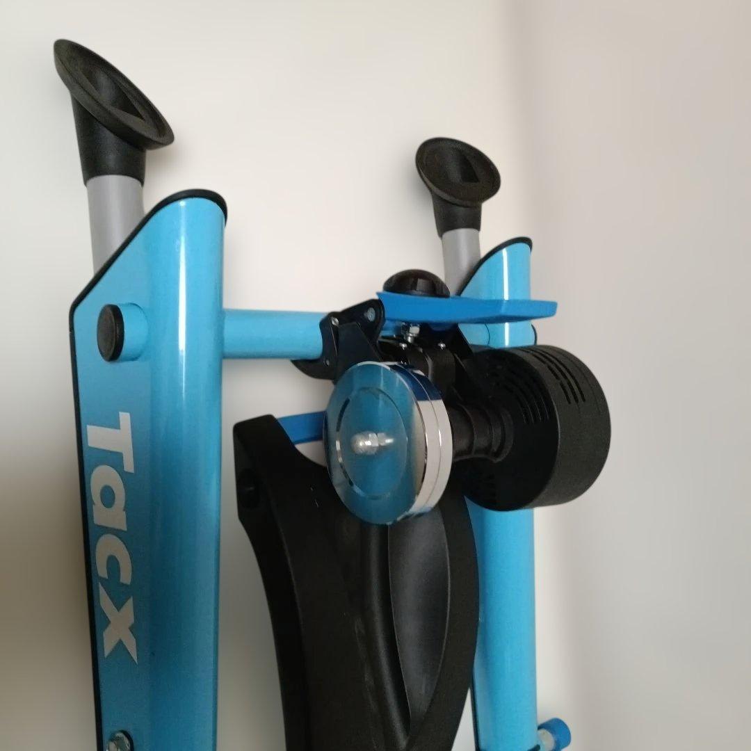 TACX 『Satori Smart』　ローラー台　ライトブルー