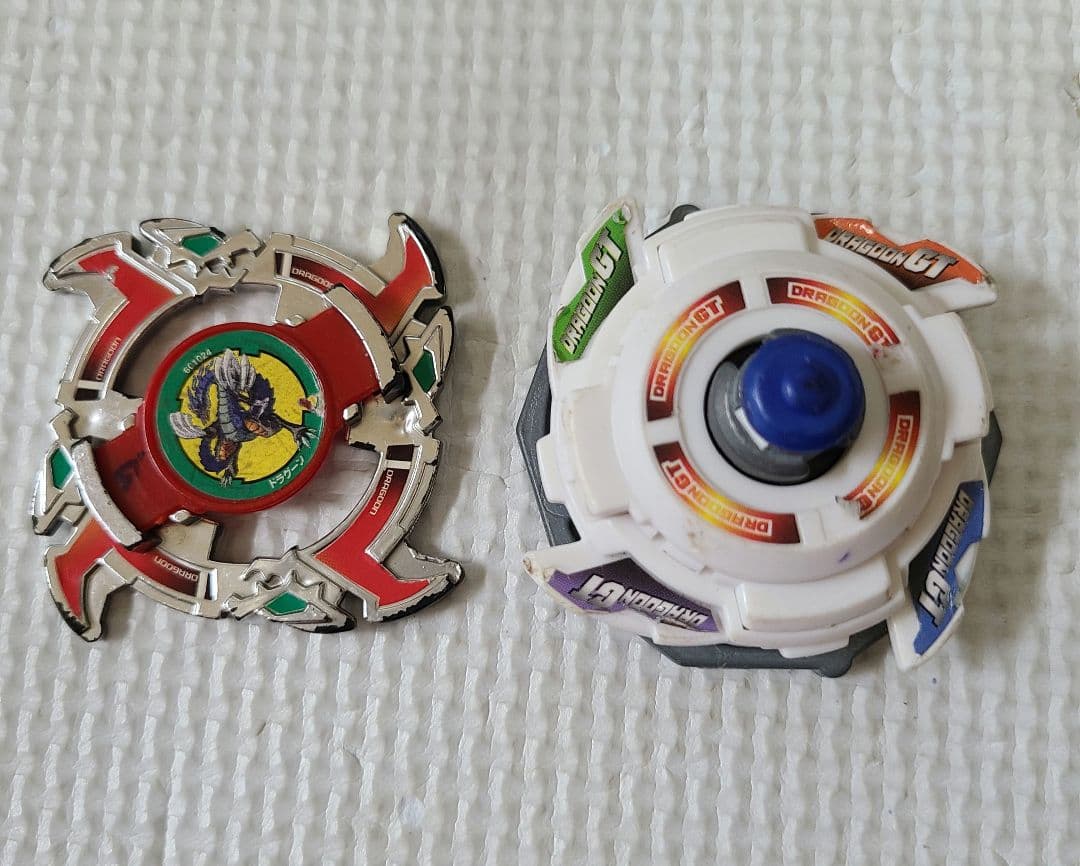 ドラグーンS（上）ドラグーンGT（下）爆転シュートベイブレード