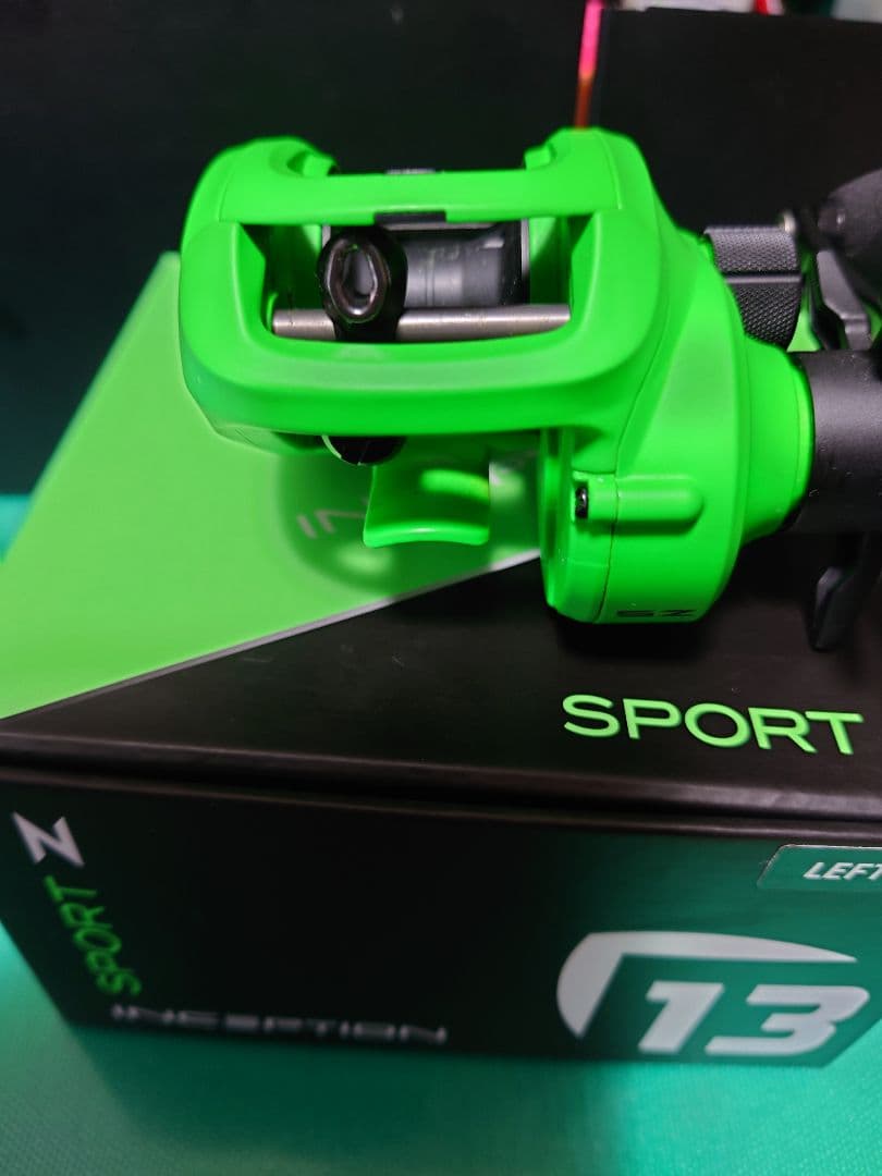13 FISHING インセプションスポーツ Z 左手用 グリーン