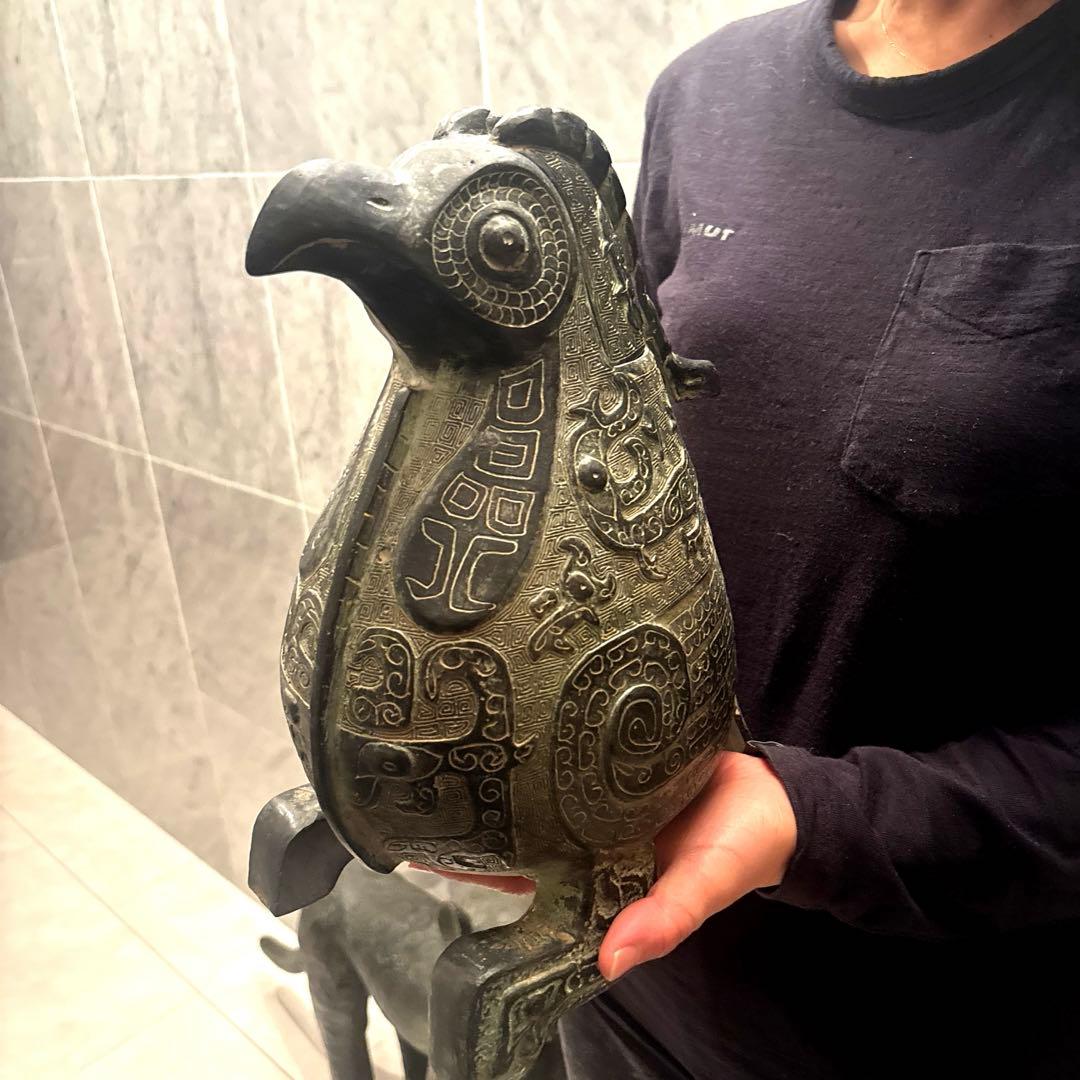 Kohaku中国体に施された幾何学模様が芸術的で高級感のある鳥とオリエンタル鳥