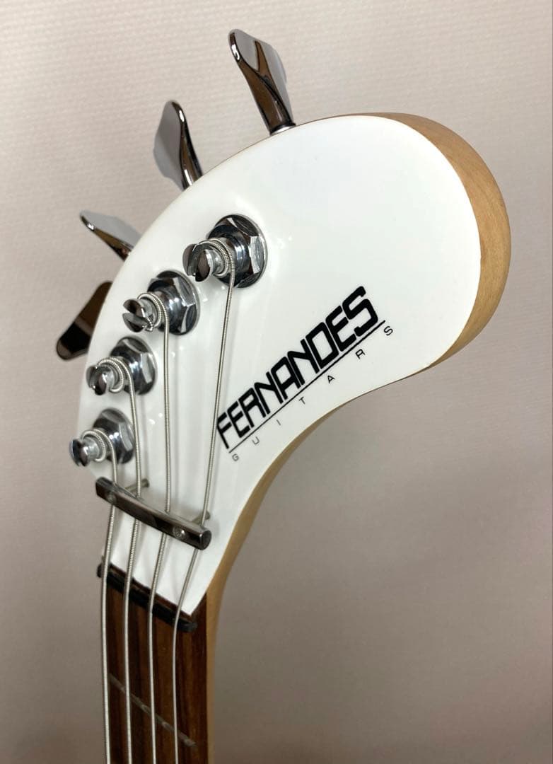 FERNANDES ZO-3 BASS ホワイト アンプ内蔵 ショートスケール