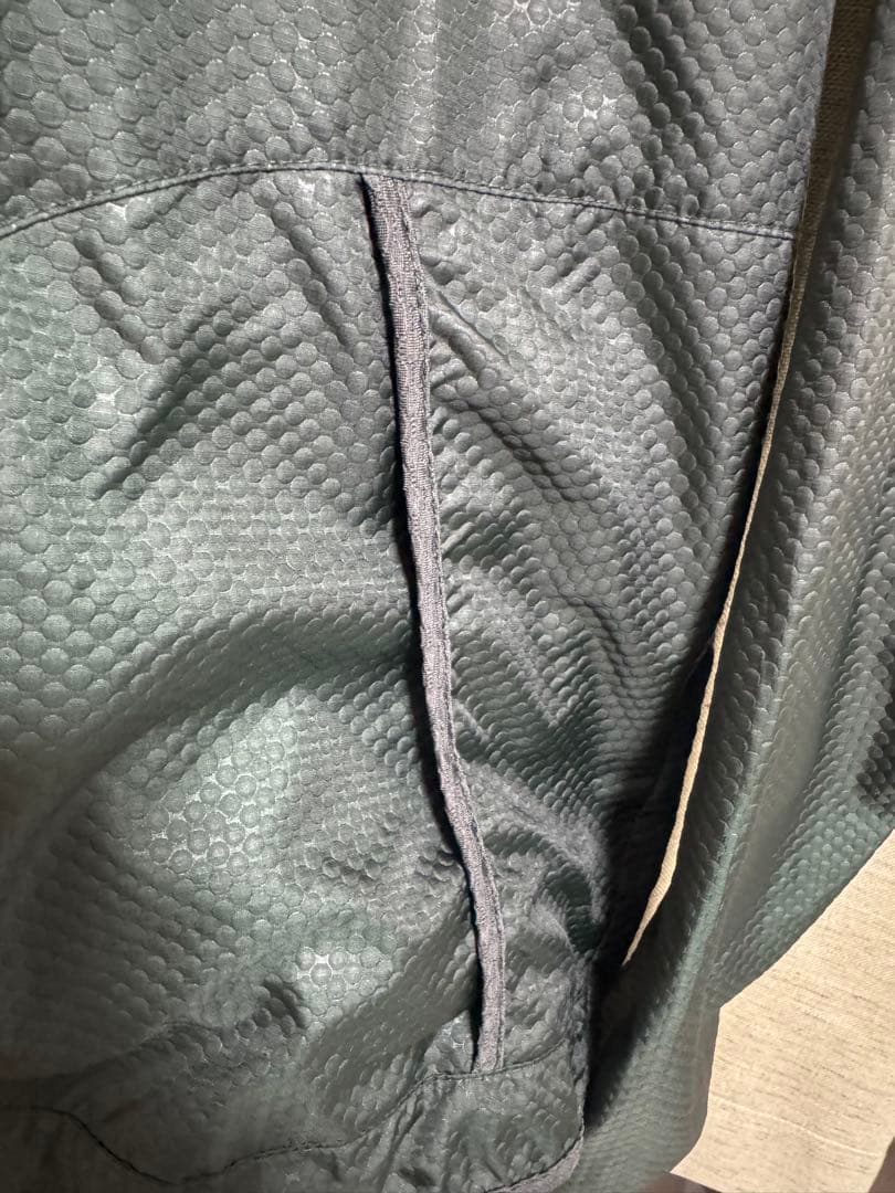 GYAKUSOU フード付きウィンドブレーカー ダークグリーン