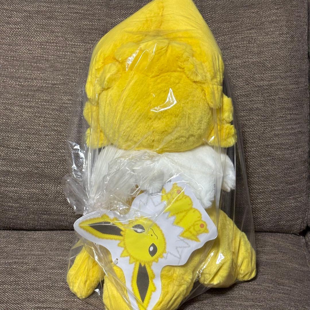 【新品】 ポケモンセンターオリジナル　ふわふわ抱きぬいぐるみ　サンダース