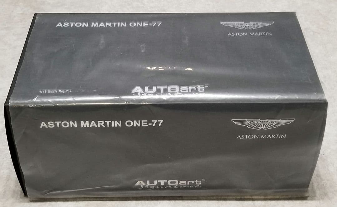 オートアート　シグネイチャー 1/18 　アストンマーチンONE-77