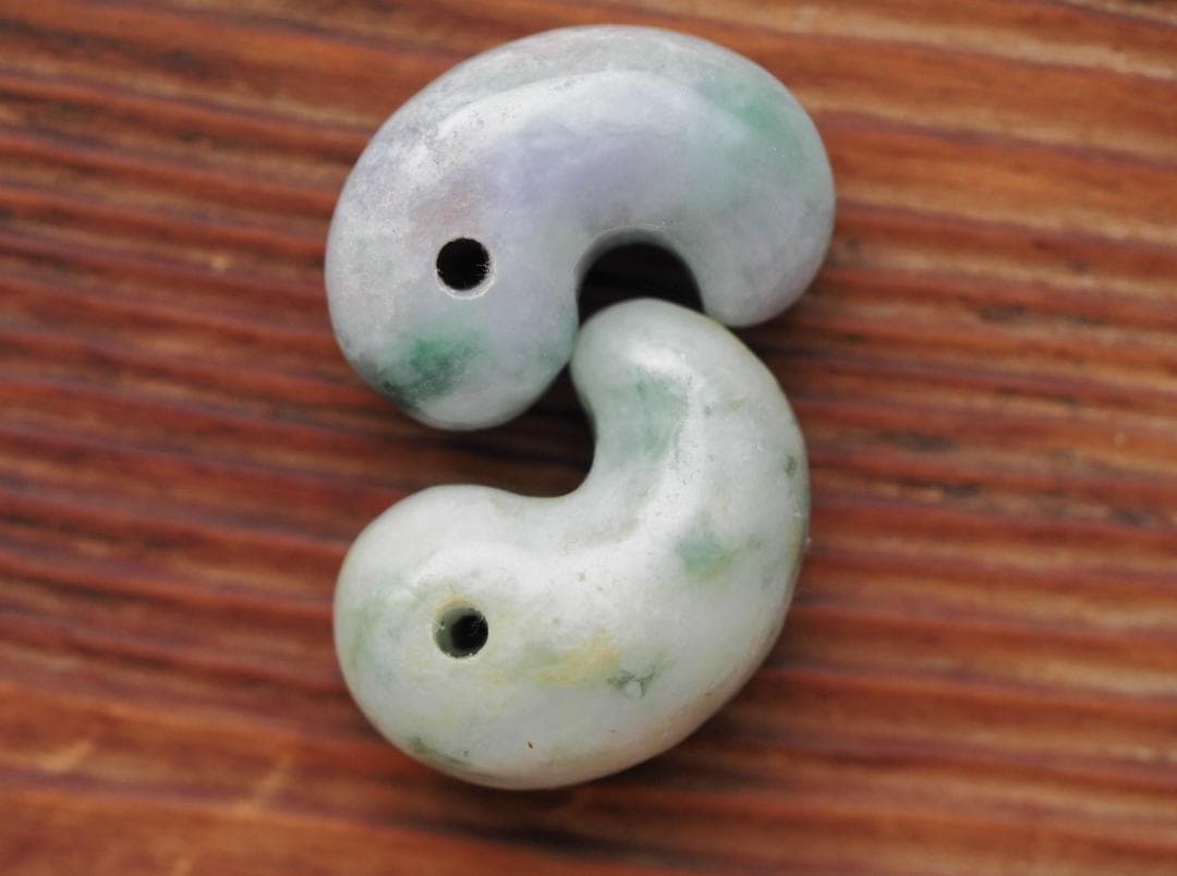 糸魚川翡翠　勾玉　和装小物　根付　鑑賞　お守り　天然無処理ヒスイ