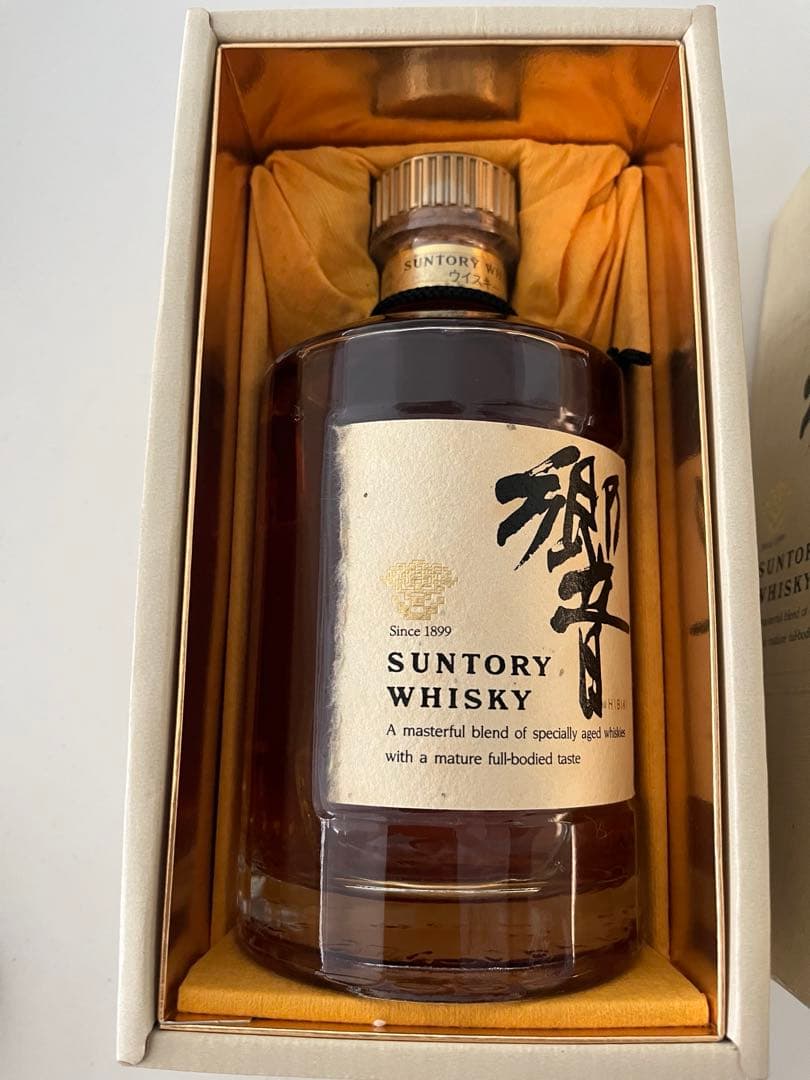 SUNTORY HIBIKI 響　金キャップ　ウイスキー 700ml