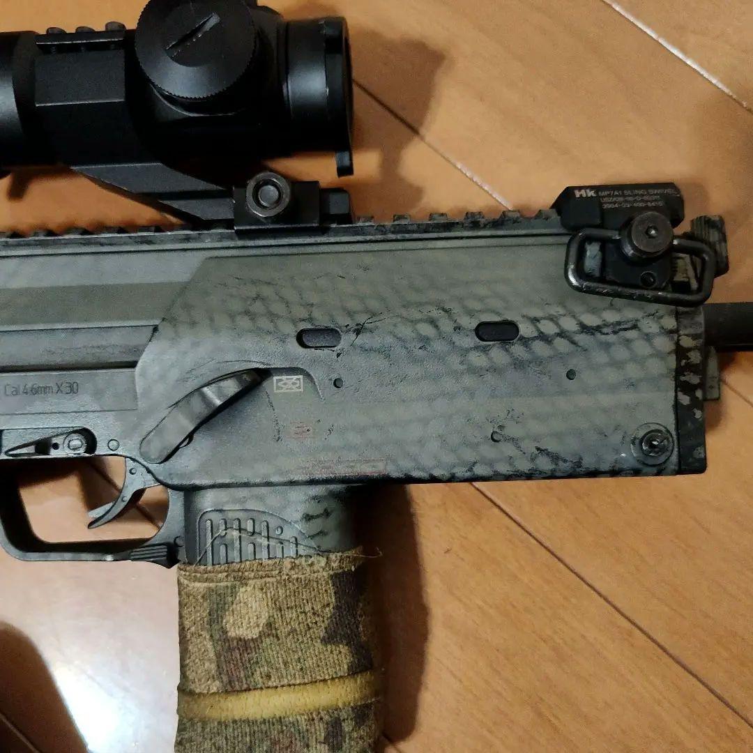 東京マルイMP7　ガスブローバック　サイト付き　迷彩塗装　グリップ付き