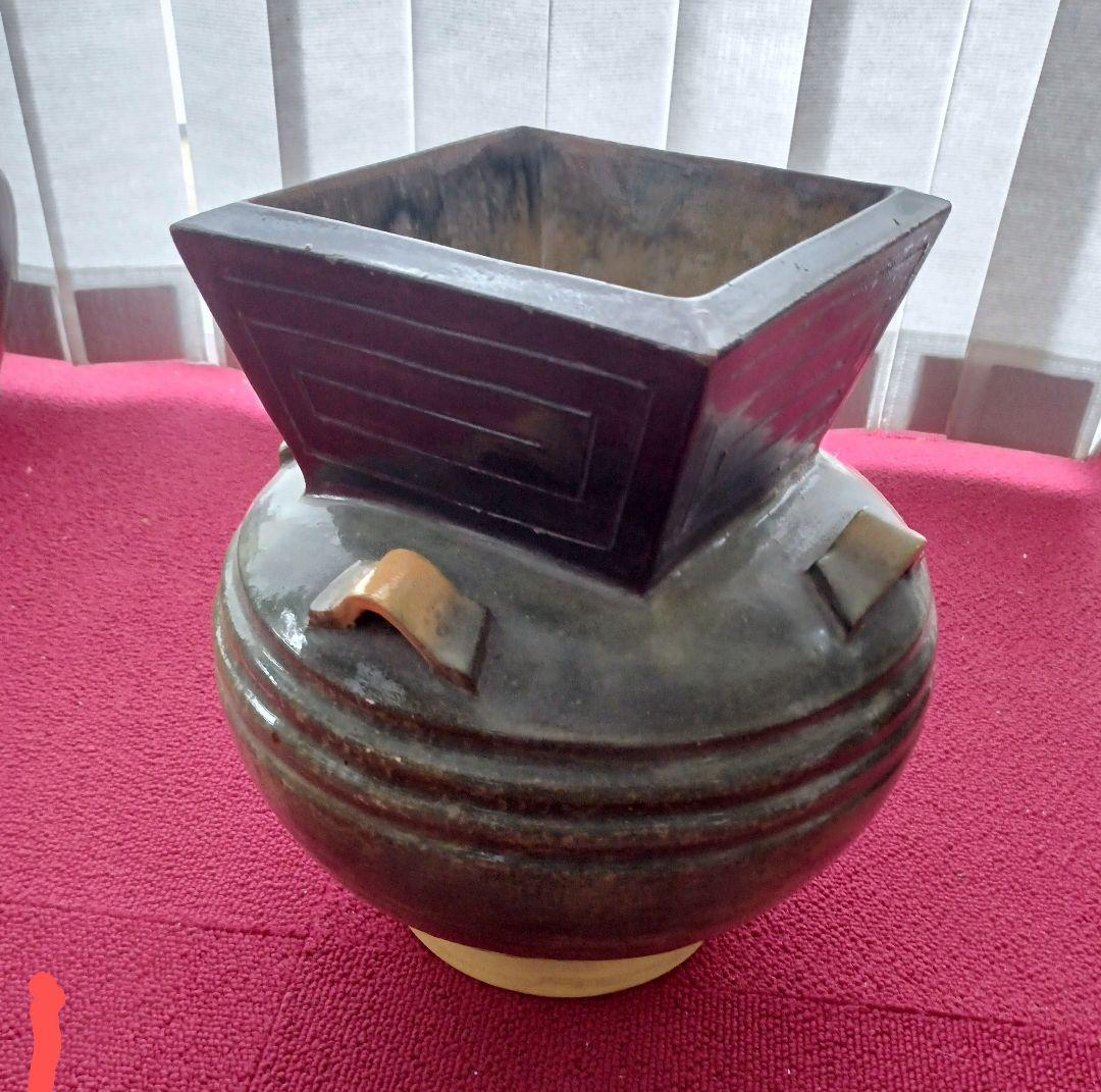 希少な花瓶　置物にも・・・