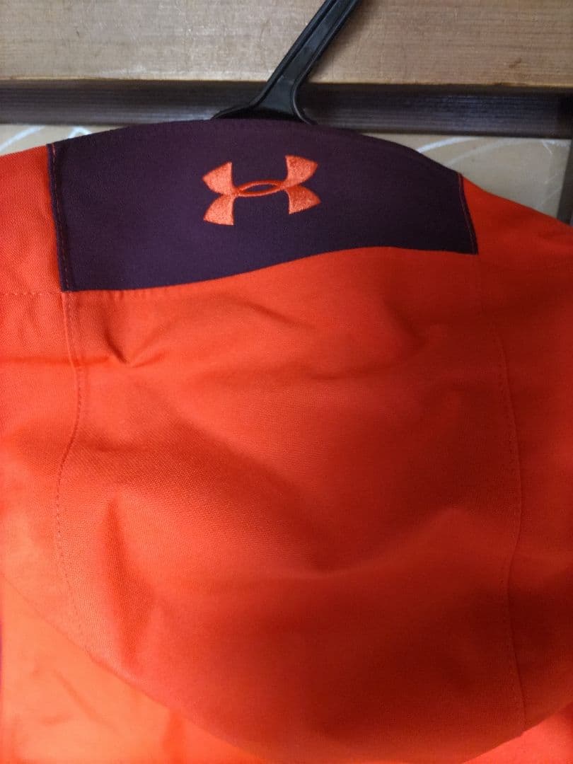 新品タグ付き UNDER ARMOUR ジャケット