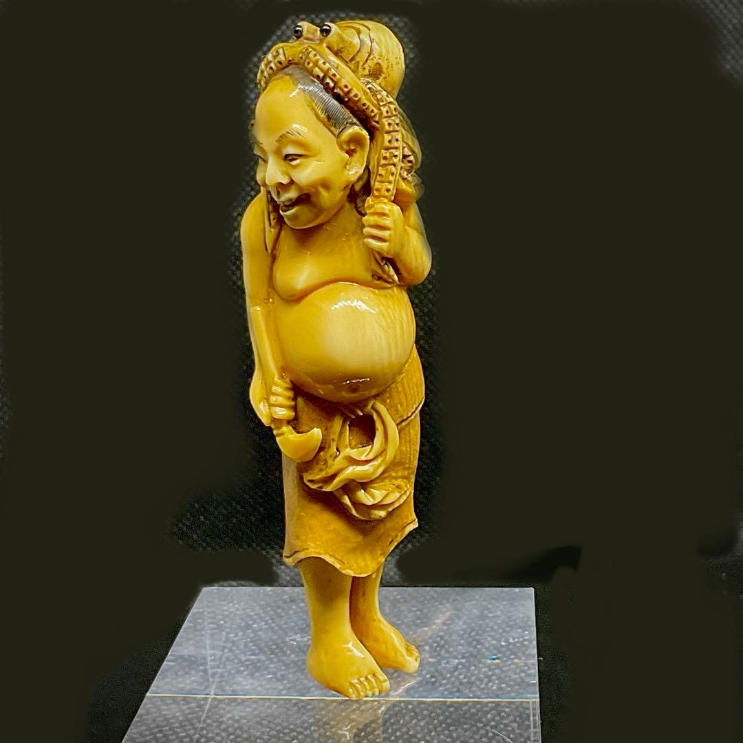 蛸に海女牙彫根付　箱付