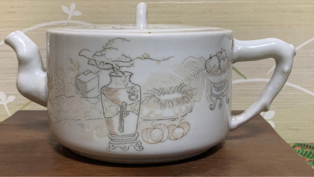 シノワズリ　中国　清朝後期　アンティーク　白磁漢詩彫り　複数落款　急須