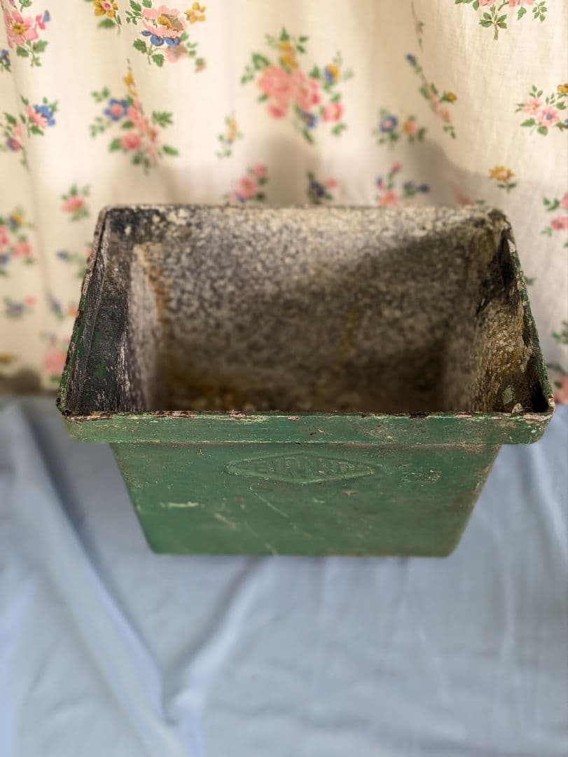 イギリス アンティーク アルミ製 壁掛けプランター 植木鉢 ドレインホッパー