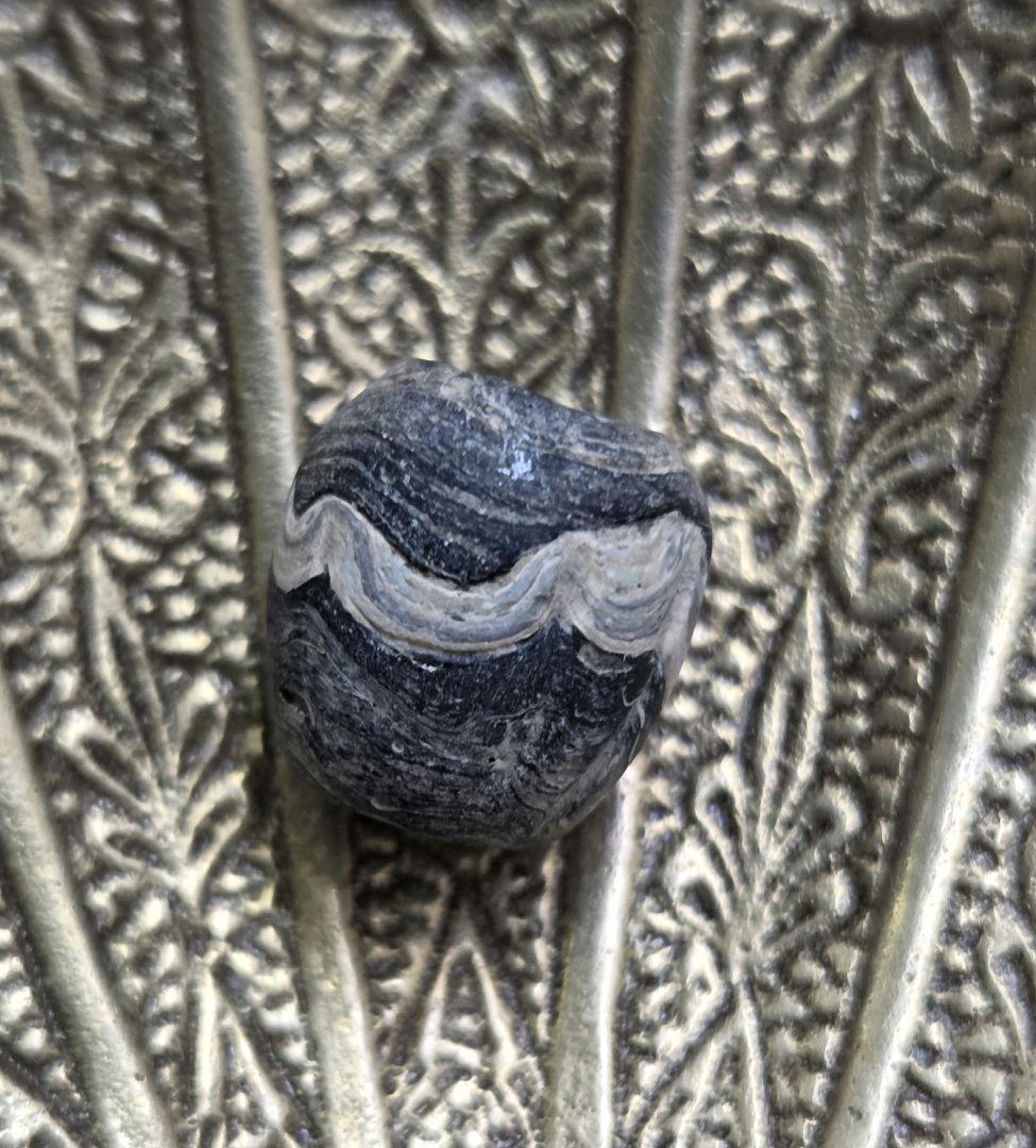 016　蜻蛉玉　古い波状模様の黒白ビーズ！