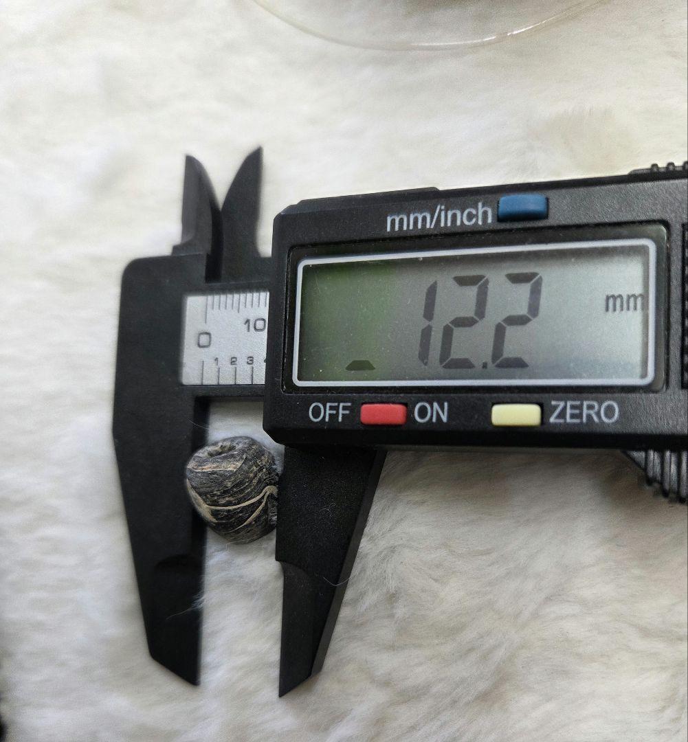 016　蜻蛉玉　古い波状模様の黒白ビーズ！