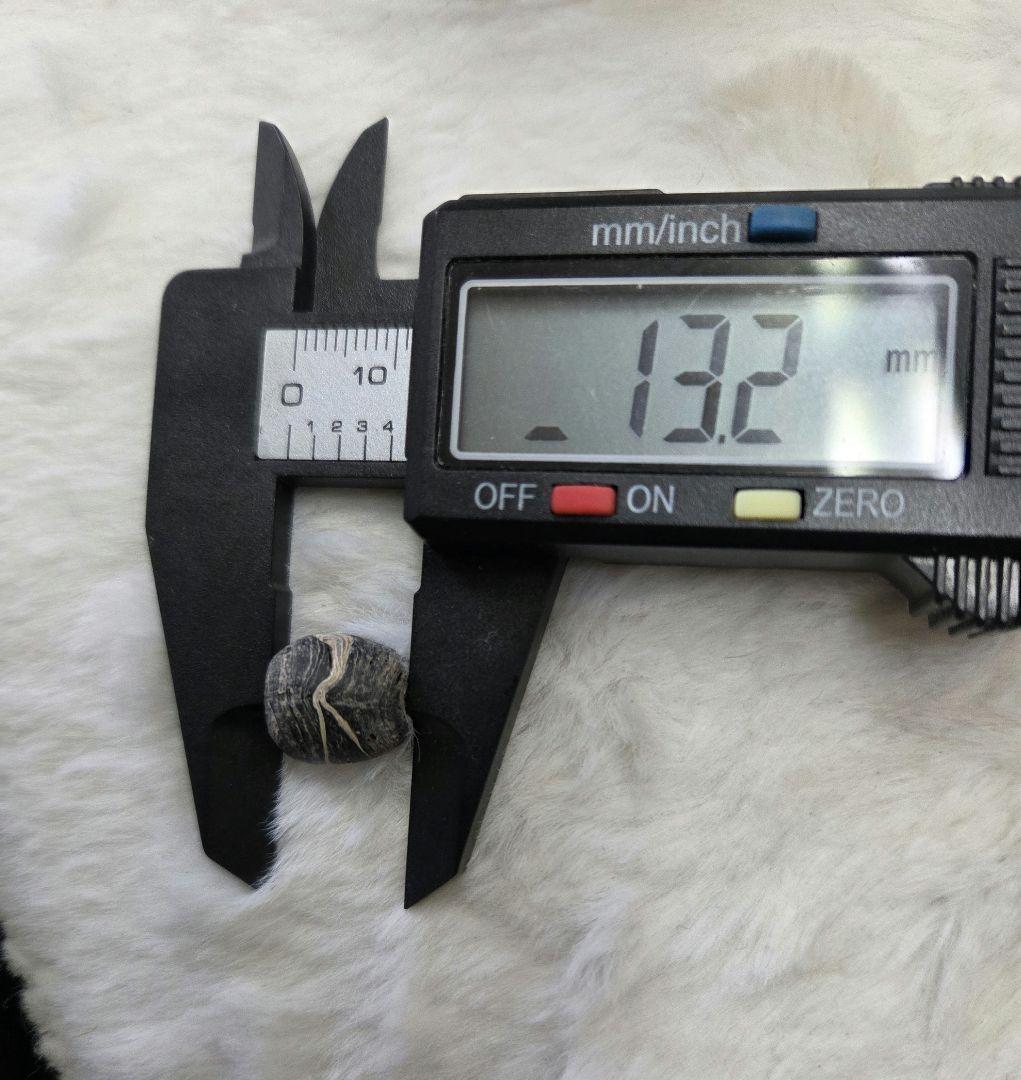 016　蜻蛉玉　古い波状模様の黒白ビーズ！