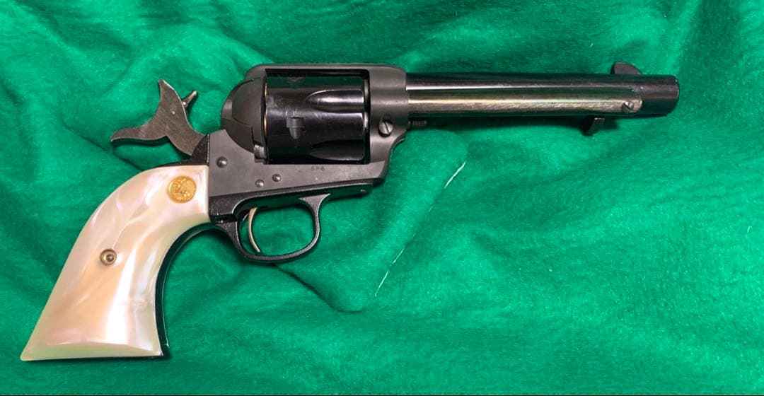 モデルガン　COLT SINGLE ACTION AREMYパール仕上グリップ