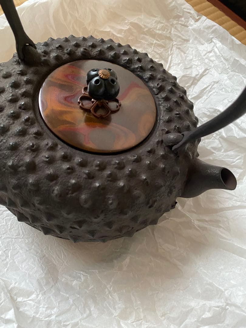 鉄瓶 鬼霰　鋳師　金森紹栄氏作　共箱入