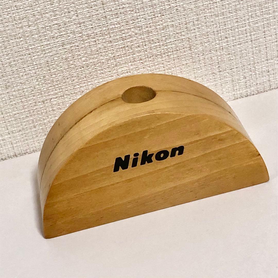 年代物　ヴィンテージ　ニコン　nikon オブジェ　木製　ロゴ　スタンド　非売品