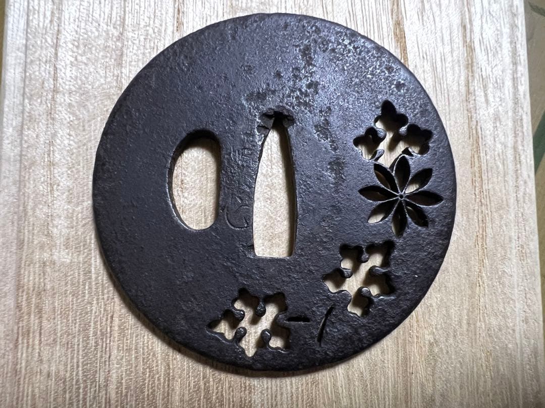 日本刀　刀装具　鉄鐔