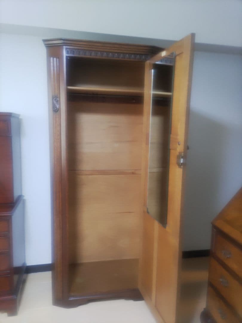 イギリス　アンティーク木製ワードローブ