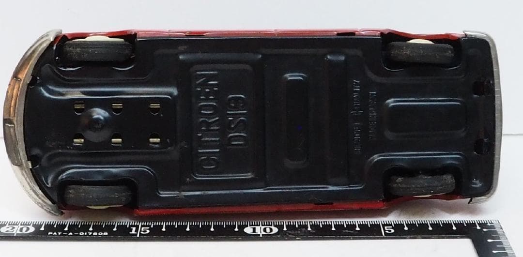 萬代屋【シトロエンDS19ステーションワンゴン赤】tinブリキtoy car箱無