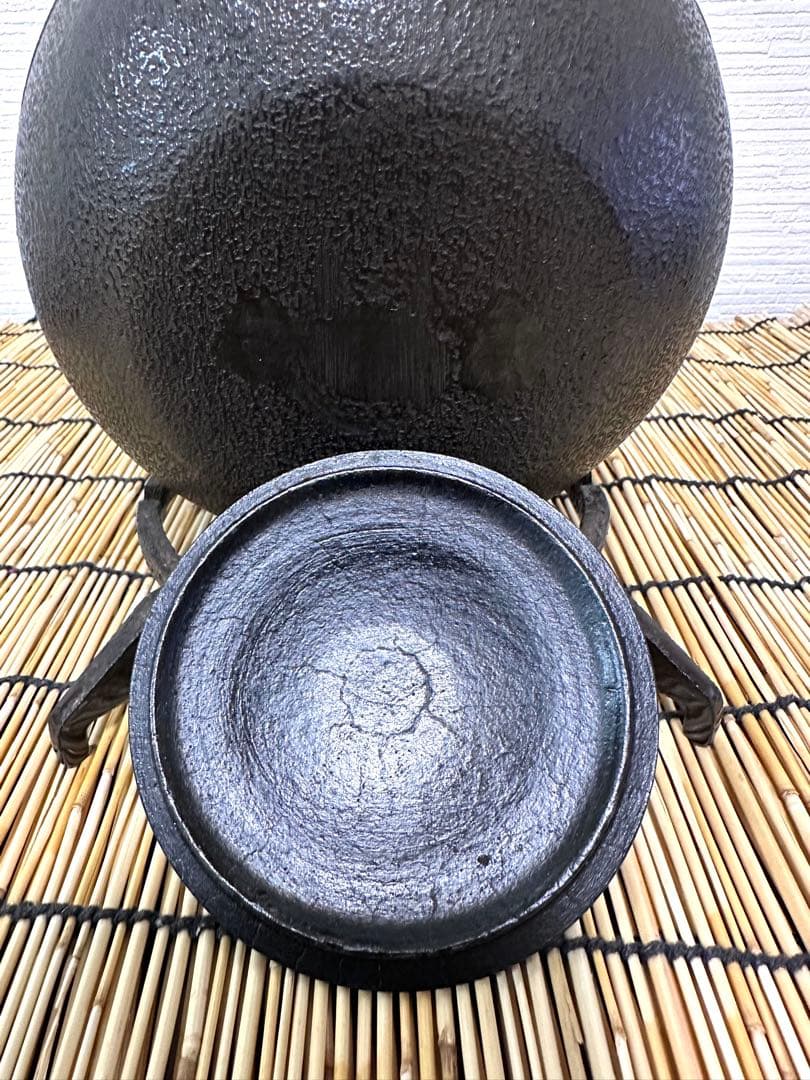 未使用、供箱、栞付　南部虎山工房造前田知行　１２型姥口アラレ　南部鉄瓶　南部鉄器