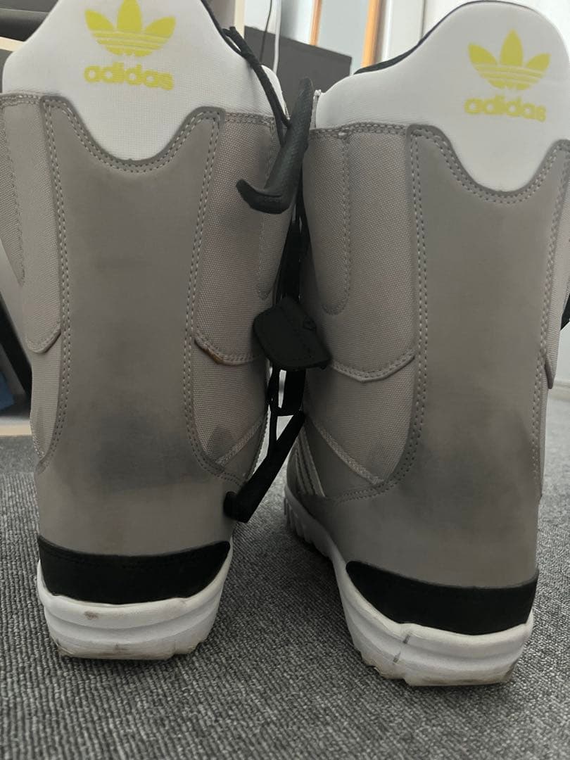 ≡ adidas ≡ スノーボードブーツ グレー