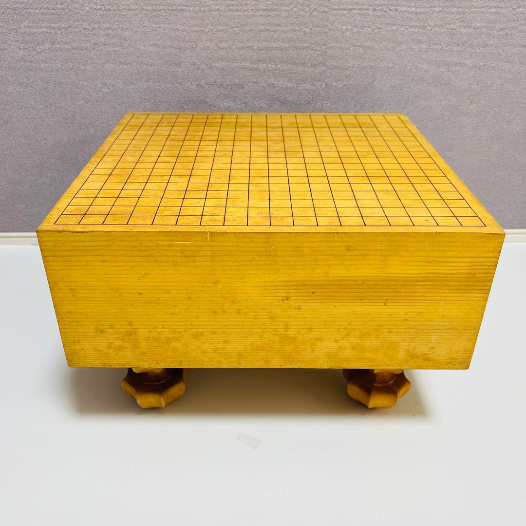 【送料無料】高級 国産 極厚 5.7寸 囲碁 本榧 柾目 目が繊細 ヘソ 脚付き