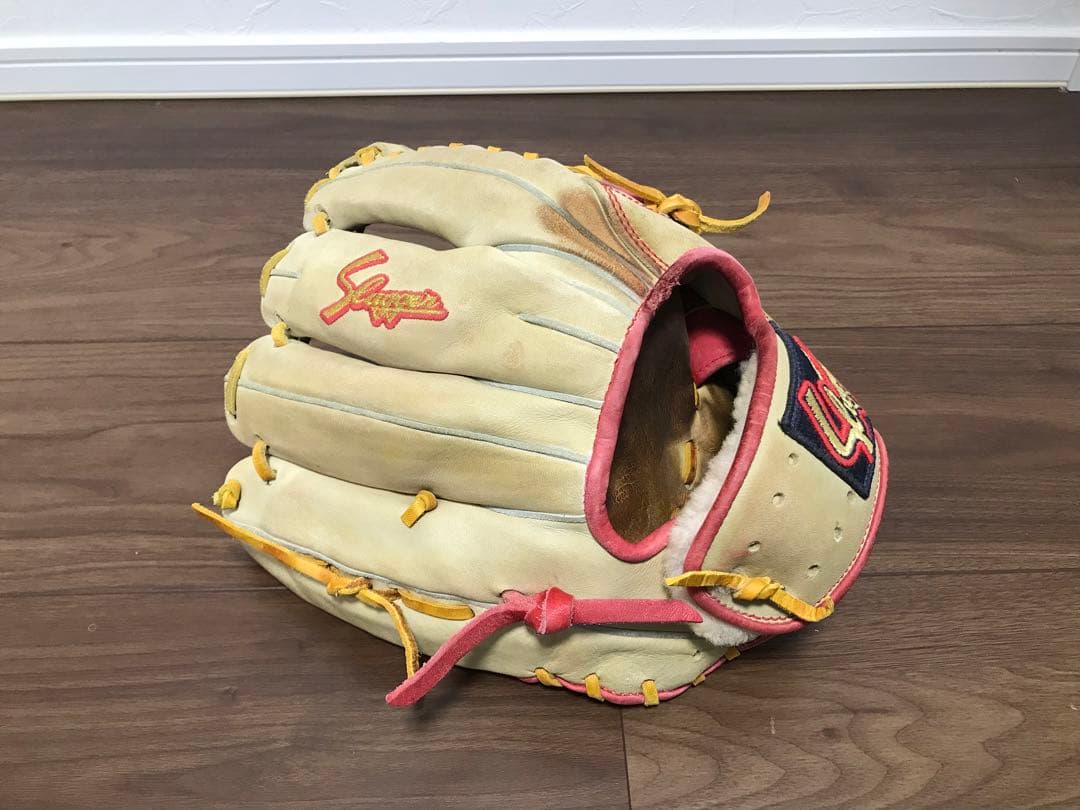 軟式用グローブ（久保田スラッガー、鳥谷モデル、内野手用、トレンチ×レッド）