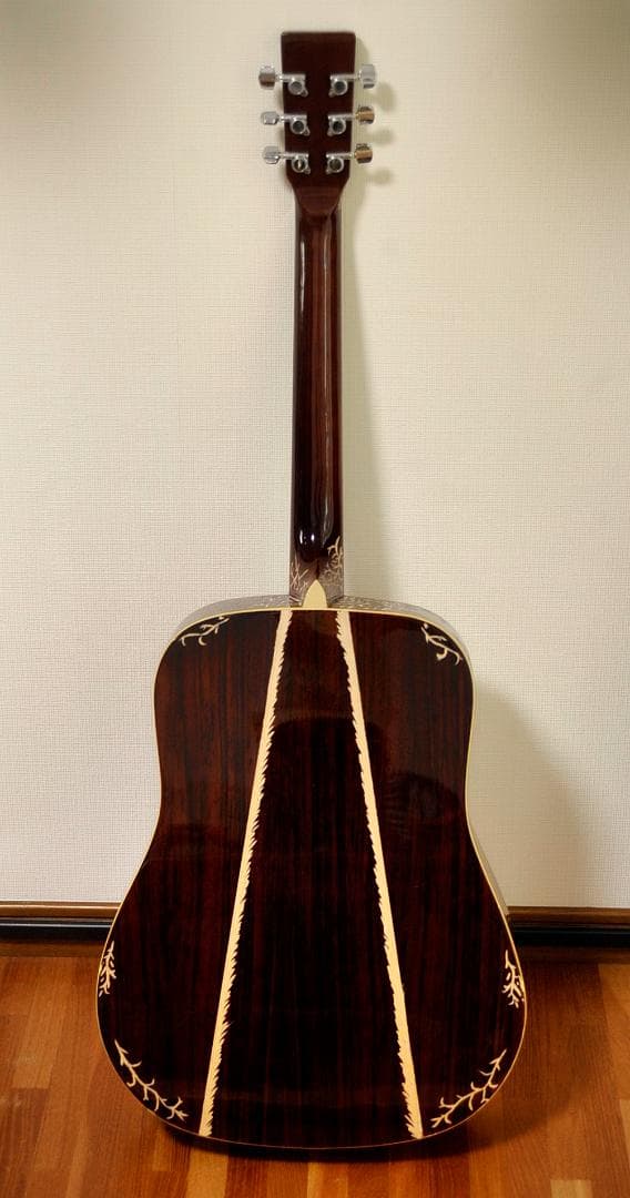 お店演出用に！★彫刻ギター「人目を引くためのオブジェ」　カフェラウンジや舞台に♪